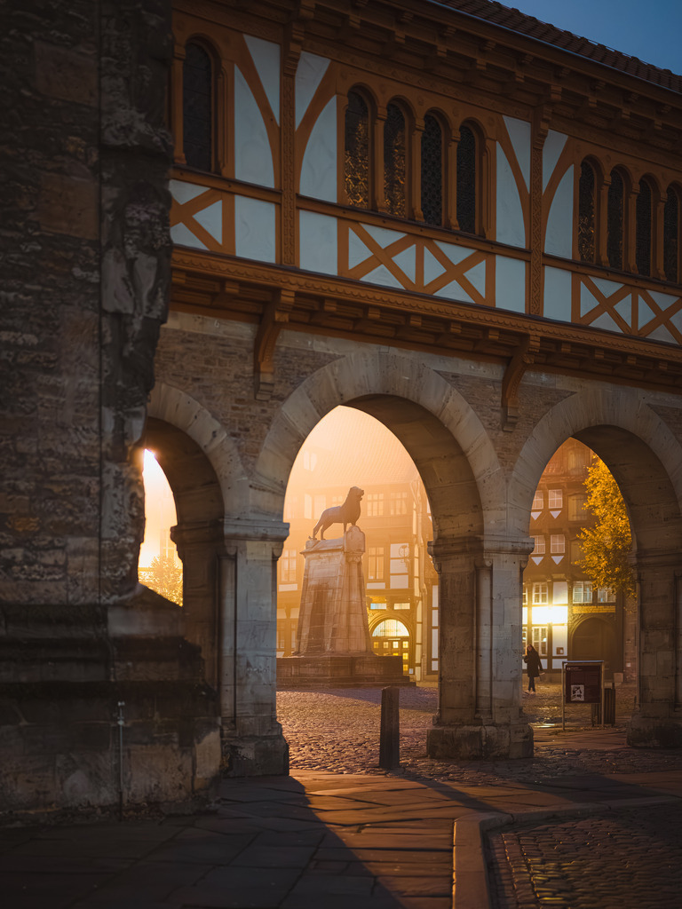 Burgplatz | Entdecke exklusive Fotokunst aus Braunschweig: Bildband, Leinwände, Postkarten, Kalender, digitale Downloads & Bildlizenzen. Jetzt im offiziellen Beautiful Braunschweig Shop! - Realisiert mit Pictrs.com