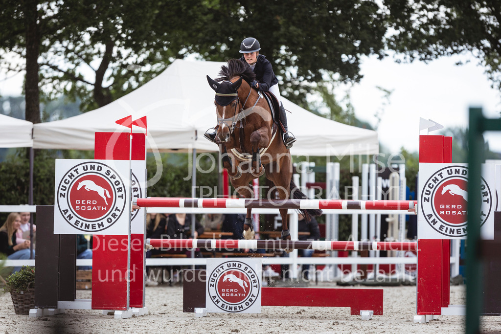 240616_Lemwerder_M2-Springen-556 | Deine schönsten Turniermomente als professionelle Fotos! Entdecke hochwertige Pferdesport-Fotografie im Online-Shop. Jetzt Fotos finden & bestellen!
