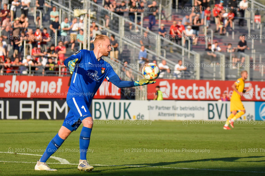 Fussball, 3. Liga, Wuerzburg Kickers vs. SG Sonnenhof Grossaspach, 30.07.2019 | Fussball, 3. Liga, Wuerzburg Kickers vs. SG Sonnenhof Grossaspach, 30.07.2019; in der Flyeralarm ARENA in Wuerzburg, (Deutschland)

Bild:  Maximilian Reule 1 (SG Sonnenhof Grossaspach)

DFL REGULATIONS PROHIBIT ANY USE OF PHOTOGRAPHS as IMAGE SEQUENCES and/or QUASI-VIDEO. - Realisiert mit Pictrs.com