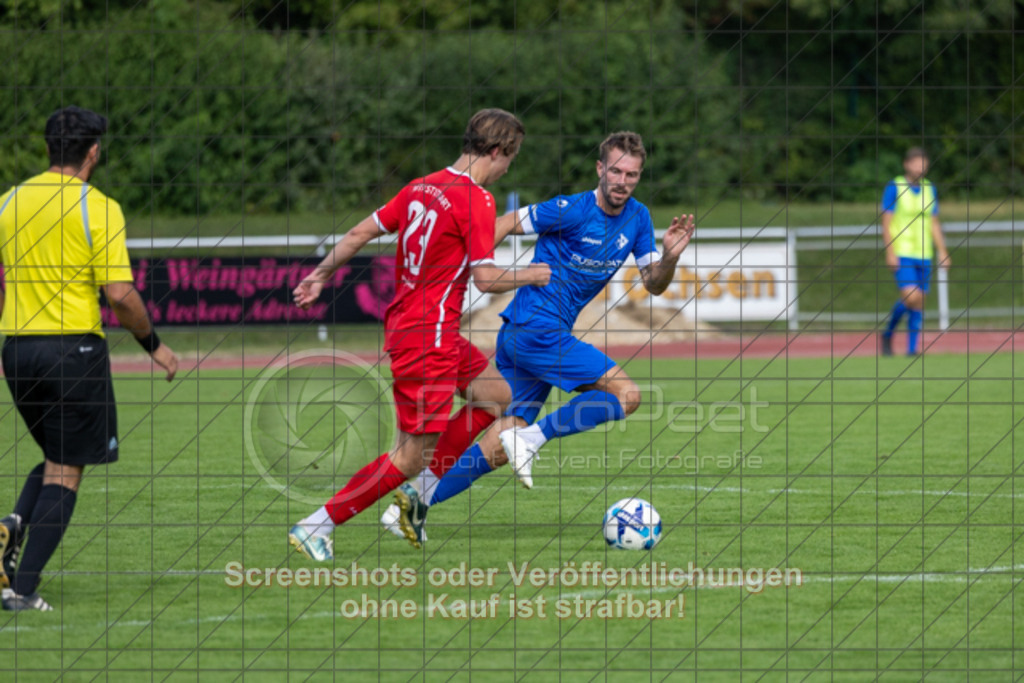20250824_160015_0020 | #,1.FC Eislingen (blau) vs. MTV Stuttgart (rot), Fussball, Landesliga 2 - wfv, 02. Spieltag, Saison 2025/2026, Rasenplatz, Eichbachstation, Haldenstraße, 73054 Eislingen, 24.08.2025 - 15:00 Uhr,Foto: PhotoPeet-Sportfotografie/Peter Harich