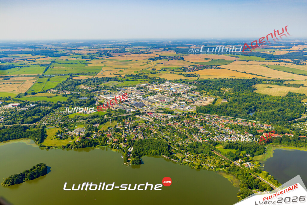 Klassische Luftaufnahme ohne Drohne zeigt:Görries Ostorfer See bei Schwerin - Die Luftbildaufnahme wurde 2025 vom UL-Flugzeug heraus erstellt ( keine Drohnenaufnahme ) - Hochauflösende Luftaufnahme -Nicht vergleichbar mit Google Maps oder Satelittenbilder- Die Geschenkidee !Mit Lizenz und Bildrechte bestellbar