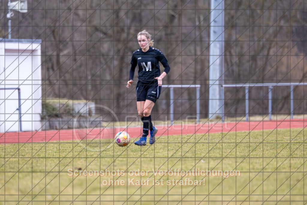 20250223_143100_0733 | #,1.FC Donzdorf (rot) vs. TSV Tettnang (schwarz), Fussball, Frauen-WFV-Pokal Achtelfinale, Saison 2024/2025, Rasenplatz Lautertal Stadion, Süßener Straße 16, 73072 Donzdorf, 23.02.2025 - 13:00 Uhr,Foto: PhotoPeet-Sportfotografie/Peter Harich