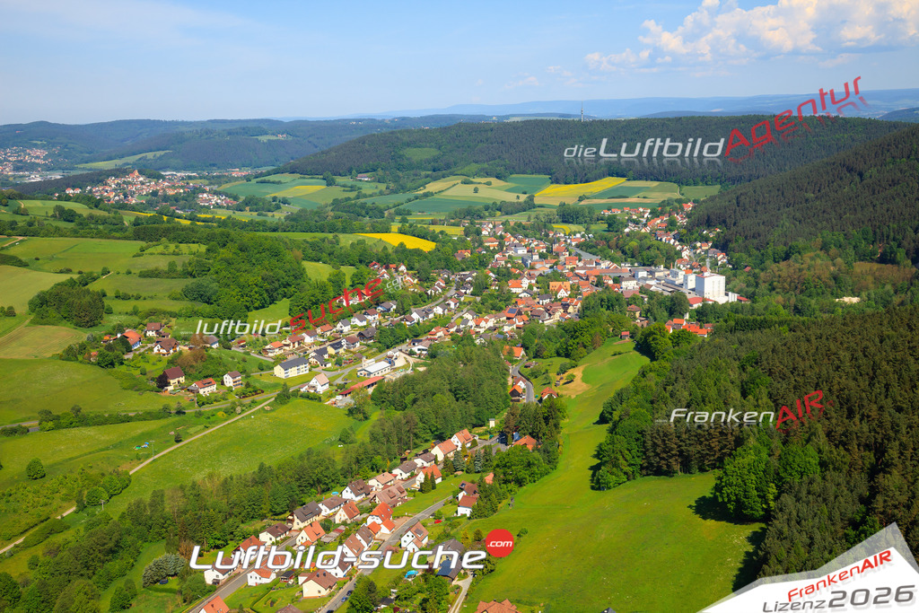 Die Luftaufnahme der Stadt Weissenbrunn wurde vom UL-Flugzeug heraus erstellt ( keine Drohne )- hohe Auflösung für beste Qualität