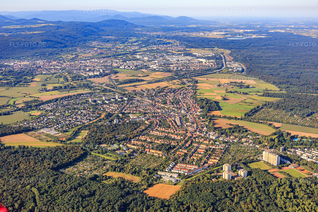 Luftbild: Ortsansicht von Norden im Ortsteil Rüppurr in Karlsruhe im Bundesland Baden-Württemberg in Deutschland. Foto: IMG_092871.jpg vom 13.08.2016 durch Werner Riehm/FLY-FOTO.de