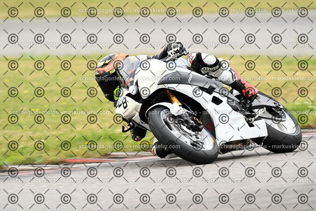 25bt02-1436 | markuskiefer.com - Realisiert mit Pictrs.com