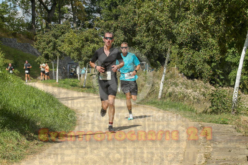 250824_1245_EX1_0422 | Sportfotografie im Rhein-Sieg Kreis, Köln, Bonn, NRW, Rheinland Pfalz, Hessen, etc. Unser Tätigkeitsfeld umfasst den Laufsport vom Volkslauf über den Marathon, Duathlon, Triathon bis zum Ultralauf wie Kölnpfad Ultra oder Schindertrail.