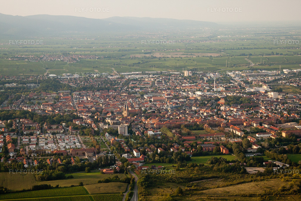 Luftbild: Landau von Süden in Landau in der Pfalz im Bundesland Rheinland-Pfalz in Deutschland. Foto: IMG_32931.jpg vom 03.09.2010 durch Werner Riehm/FLY-FOTO.de