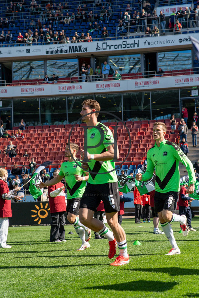 Hannover 96 vs 1. FC Magdeburg – 2. Bundesliga – 29.03.2025 | Szene aus dem 2. Bundesliga-Spiel des 27. Spieltags zwischen Hannover 96 und dem 1. FC Magdeburg am 29. März 2025 in der Heinz von Heiden Arena in Hannover. Endstand: 0:0. Fotografiert von Philipp Heist. - Realisiert mit Pictrs.com