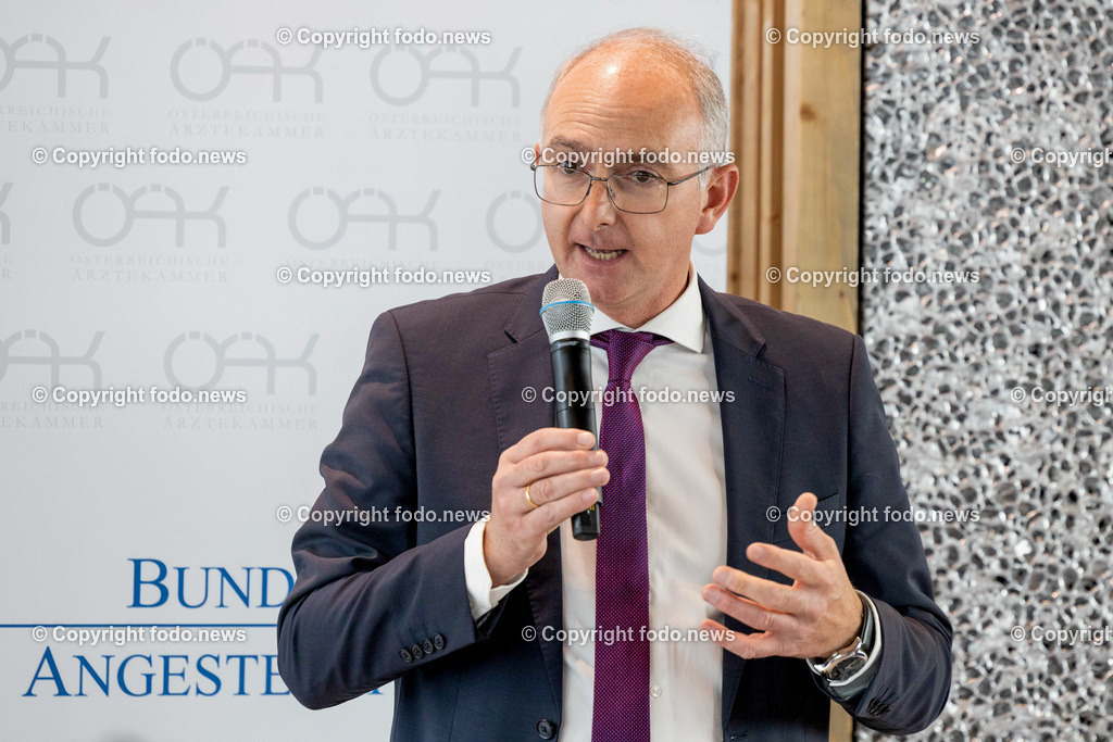 BKAÄ-Enquete_ JKU Med Campus I_ 10.05.2023-25 | 10.05.2023, Linz, AUT, JKU medLOFT, Arbeitsplatz Spital, wie die Jungen künftig arbeiten wollen, im Bild Bernd Lamprecht (Primar, Vorstand der Klinik für Lungenheilkunde am Kepler Universitätsklinikum)