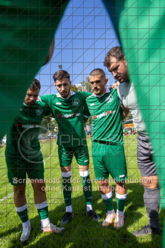 20250824_150130_0196 | #,KSG Eislingen (grün) vs. SGM Jebenhausen-Bezgenriet (orange), Fussball, Kreisliga A3 - Bezirk Neckar/Fils, 01. Spieltag, Saison 2025/2026, Rasensportplatz, Albstraße 69, 73054 Eislingen, 24.08.2025 - 15:00 Uhr,Foto: PhotoPeet-Sportfotografie/Peter Harich