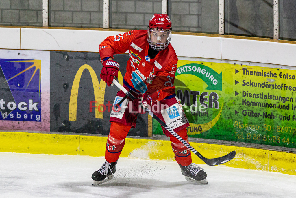 EC Peiting vs Blue Devils Weiden | Eishockey Oberliga Süd 2023/2024, EC Peiting vs Blue Devils Weiden, 20240126,
Tobias BECK (ECP 25) in Aktion,
2024-01-26 in Peiting (Eisstadion)
25 Tobias BECK (ECP 25)
Copyright: WolfgangxLindner foto-lindner.de