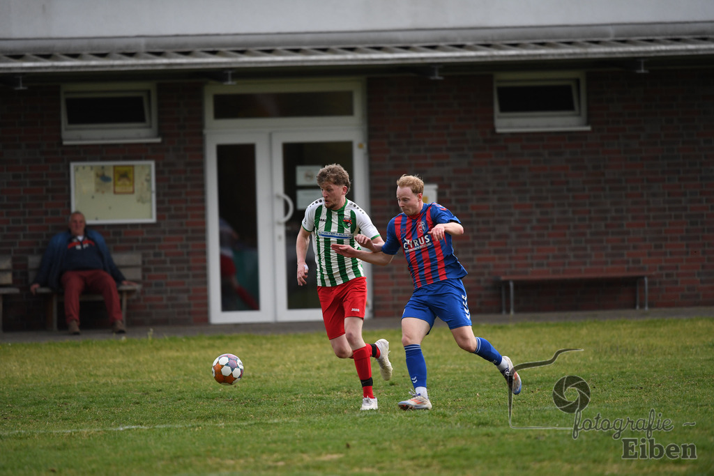 TuS Ofen-SG FriPe | Herren 1. Kreisklasse Süd, Jade-Weser-Hunte; TuS Ofen (blau)-SG FriPe (weiß) am 28.05.2025; in Ofen (), Photo: Philip Eiben 2025 - Realisiert mit Pictrs.com