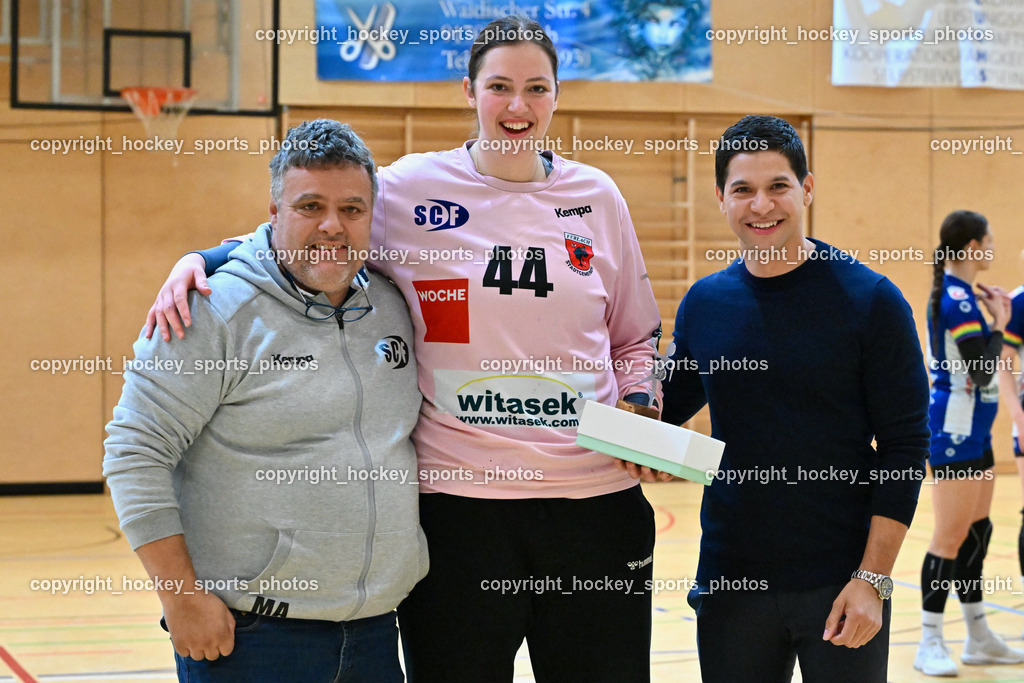 SC Ferlach Damen vs. Hypo Niederösterreich 18.11.2023 | Spielerin des Abends, Assistentcoach SC Ferlach Damen Buchbauer Wolfgang, #44 ROGANOVIC Andjela, Stadtrat Ferlach Dominic Keuschnig