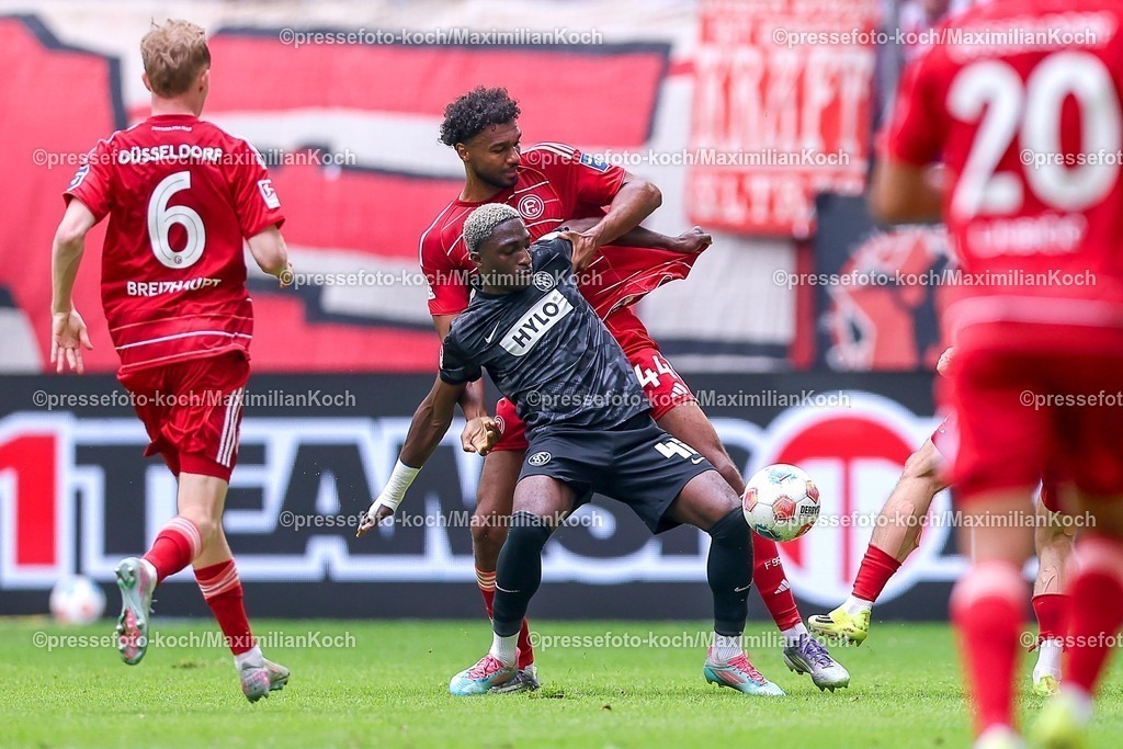 F9510052601043 | 10.05.2026, Fußball, Fortuna Düsseldorf - SV 07 Elversberg, 2. Fußball Bundesliga, Herren, Merkur Spiel-Arena, 33. Spieltag, Saison 2025 2026: Elias Aboulguie Egouli (Fortuna Düsseldorf #44) im Zweikampf gegen  David Mokwa&nbsp;(Elversberg #42)  DFB regulations prohibit any use of photographs as image sequences and or quasi-video.