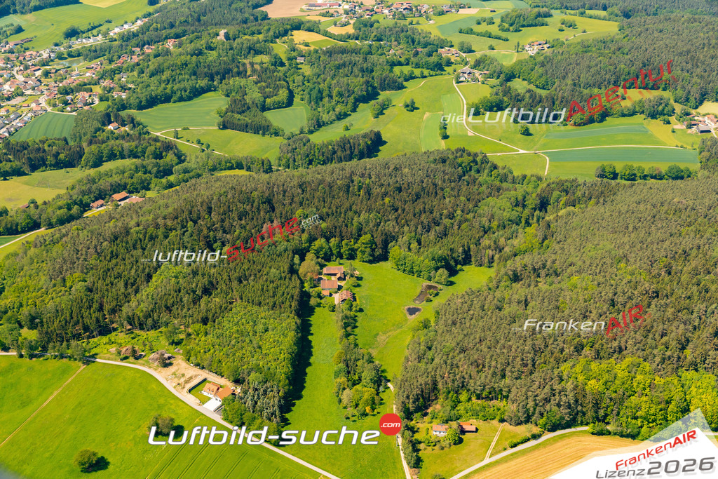Das Luftbild zeigt : Kiesried Zell - Die Luftaufnahme wurde 2024 vom UL-Flugzeug aus erstellt ( keine Drohne ) - Hochauflösende Luftaufnahme - Für grossformatige Ausdrucke geeignet. Die Geschenkidee !Mit Lizenz und Bildrechte bestellbar