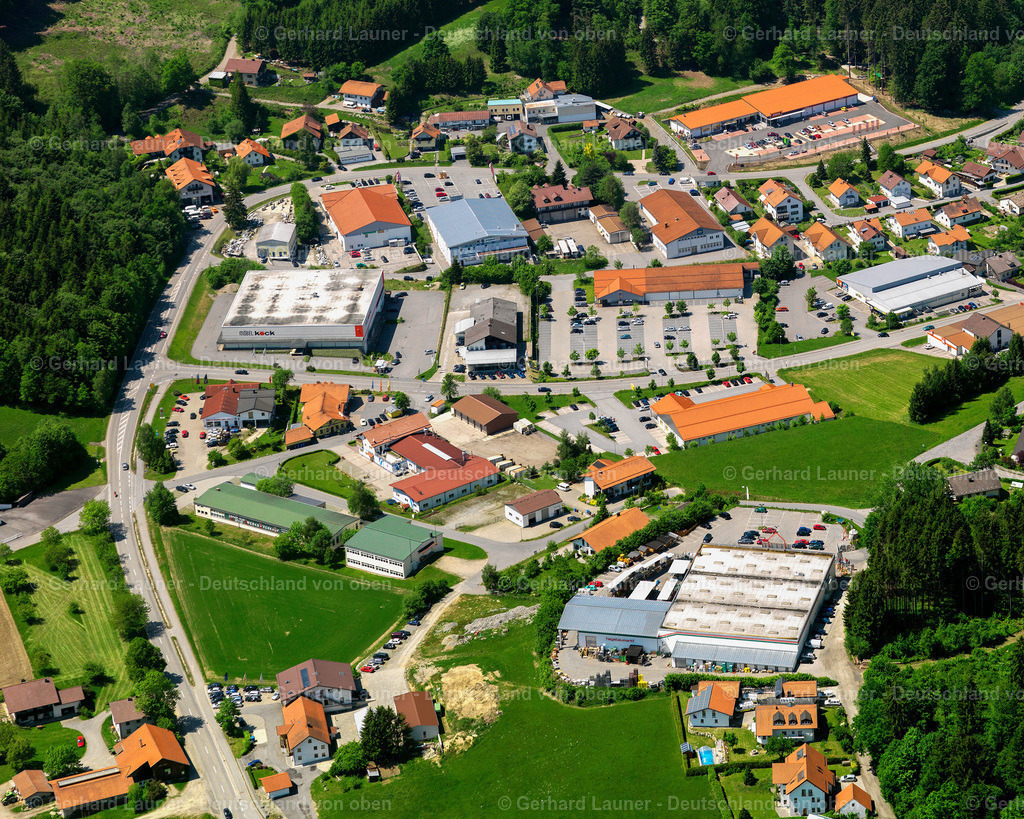 2724102 | WALDKIRCHEN 19.05.2007 Gewerbegebiet und Firmenansiedlung  in Waldkirchen im Bundesland Bayern, Deutschland // Industrial estate and company settlement  in Waldkirchen in the state Bavaria, Germany Foto: Gerhard Launer