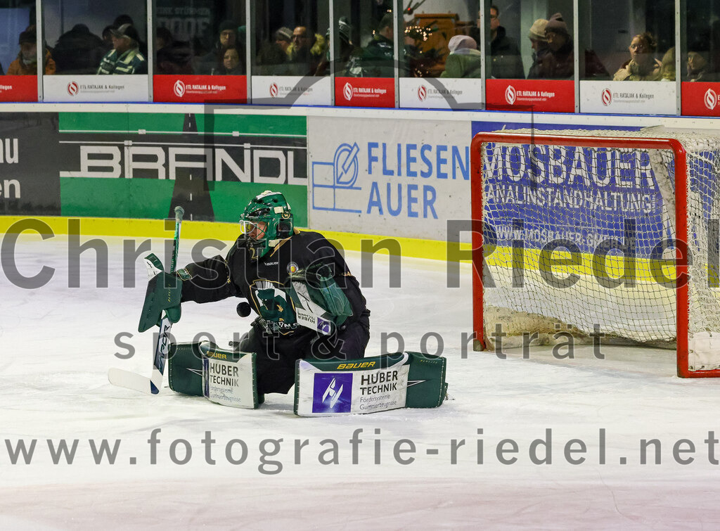 2025-12-28_018_TSV_Erding_gegen_onesto_Tigers_Bayreuth | Erding, Deutschland, 28.12.2025:Eishockey, Oberliga Süd 2025 / 2026, 31. Spieltag, TSV Erding gegen onesto Tigers Bayreuth, Endergebnis: 6:5 n.V.Torwart David Zabolotny (Erding Gladiators, #72)Foto: Christian Riedel / fotografie-riedel.net