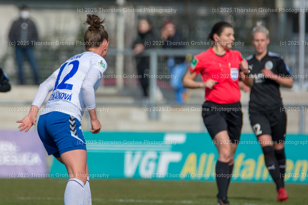 Fussball-BL Frauen 1. FFC Frankfurt vs. FF USV Jena | Jana Sedlackova #12 (FF USV Jena); Fussball-BL Frauen 1. FFC Frankfurt vs. FF USV Jena, Fussball-Bundesliga Frauen am 25.03.2018 im Stadion am Brentanobad in Frankfurt/Main, (Deutschland) - Realisiert mit Pictrs.com