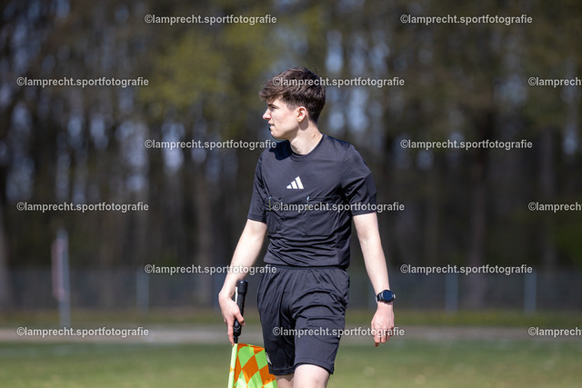 Fußball I Junioren I Saison 2025-2026 I DFB-Nachwuchsliga I 8. Spieltag I JFV Lübeck - 1. FC Magdeburg 77 | Jonas Blomtrath (2. Assistent) - Realisiert mit Pictrs.com