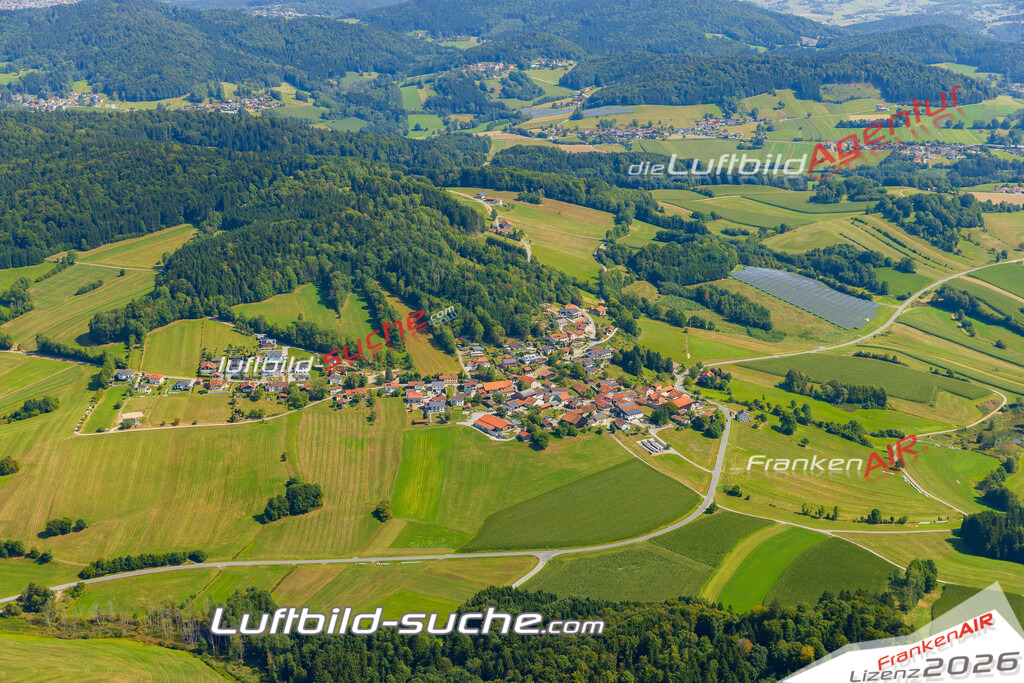Luftaufnahme von Harsdorf Röhrnbach Bild- Das Luftbild wurde 2025 vom UL-Flugzeug heraus erstellt ( keine Drohne ) - Hochauflösende Luftaufnahme -Nicht vergleichbar mit Google Maps oder Satelittenbilder- Die Geschenkidee !Mit Lizenz und Bildrechte bestellbar