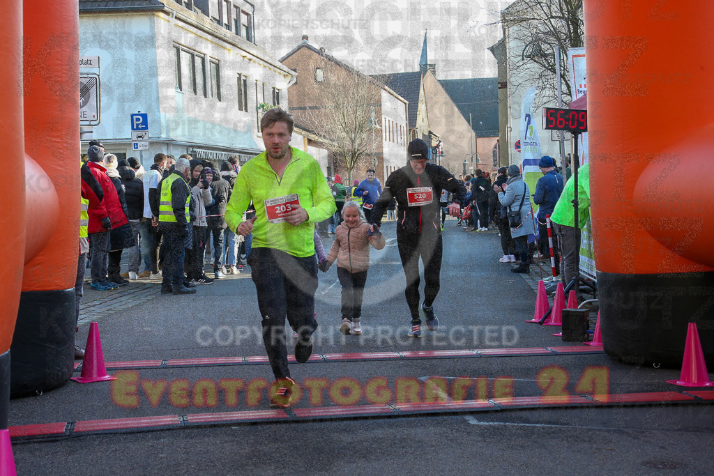 241201_1232_EX1_2573 | Sportfotografie im Rhein-Sieg Kreis, Köln, Bonn, NRW, Rheinland Pfalz, Hessen, etc. Unser Tätigkeitsfeld umfasst den Laufsport vom Volkslauf über den Marathon, Duathlon, Triathon bis zum Ultralauf wie Kölnpfad Ultra oder Schindertrail.