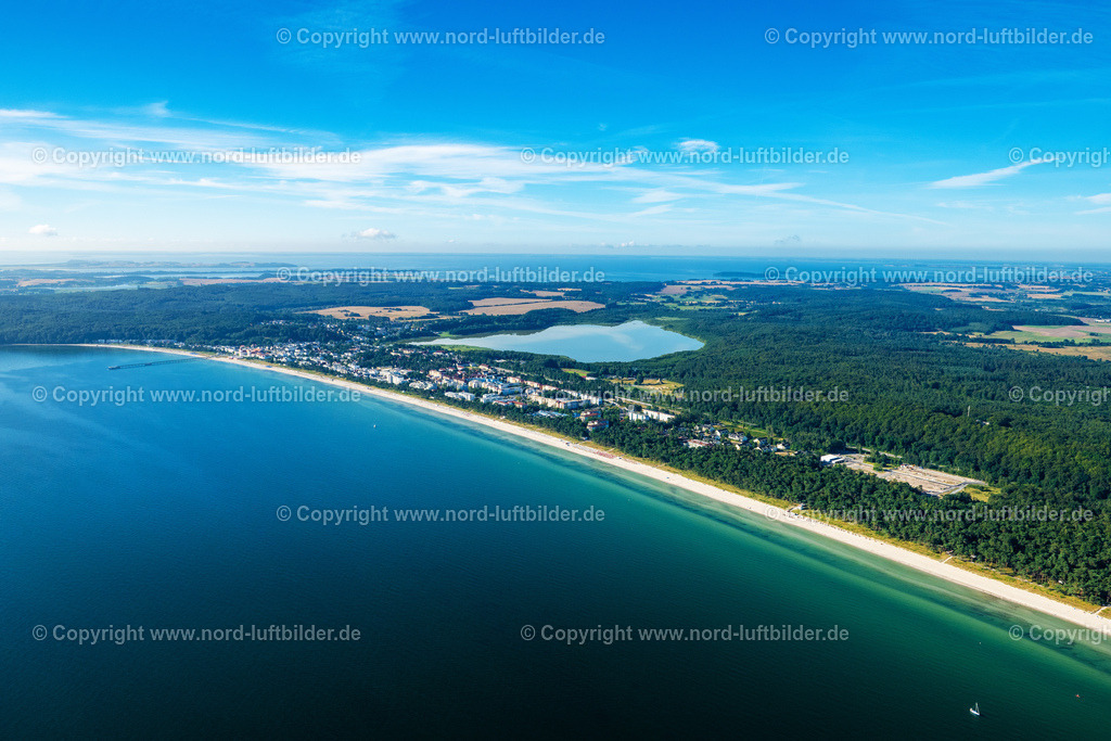 Binz_Rügen_ELS_7229100822 | BINZ 10.08.2022 Ortsansicht an der Meeres-Küste der Ostsee in Binz Insel Rügen im Bundesland Mecklenburg-Vorpommern, Deutschland. Weiterführende Informationen bei: Gemeinde Ostseebad Binz. // Townscape on the seacoast of of Baltic Sea in Binz island Ruegen in the state Mecklenburg - Western Pomerania, Germany. Further information at: Gemeinde Ostseebad Binz. Foto: Martin Elsen
