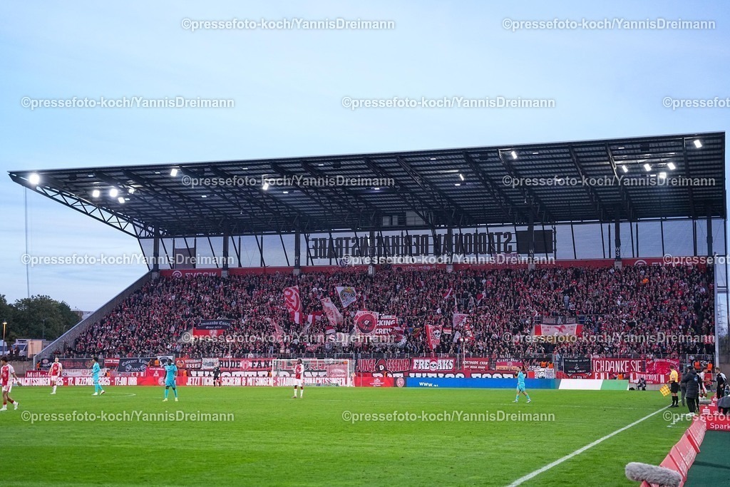 xYDRx18102501222 | 18.10.2025, xydrx, Fußball, 3.Liga, Rot-Weiss Essen - FC Viktoria Köln, Saison 2025 2026, Stadion an der Hafenstraße: Übersichtsbild   DFB regulations prohibit any use of photographs as image sequences and or quasi-video.