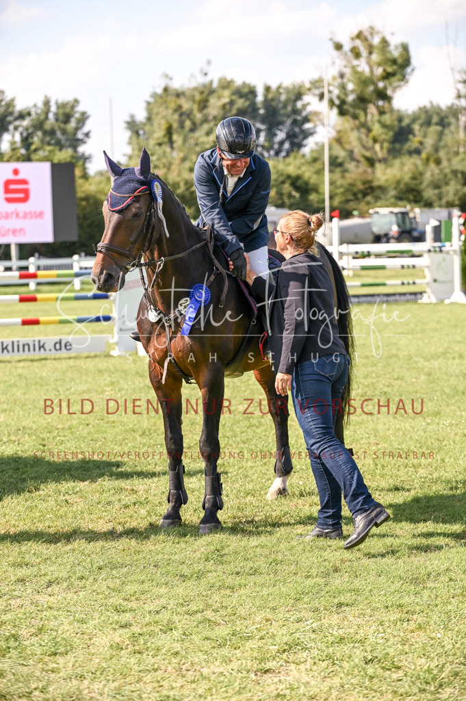 Schugtsche-Düren.2024-10.Springprf.M_-89 | Schugtsche Fotografie - Realisiert mit Pictrs.com