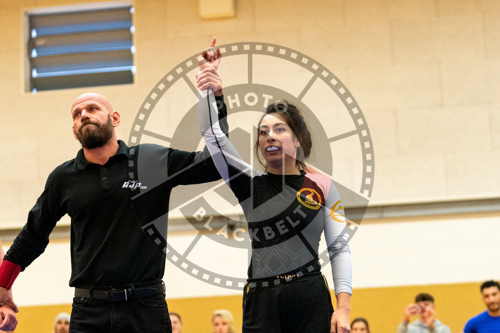 20231118PBB13926 | Fighters compete during the AJP Tour 600 Frankfurt Championship in Frankfurt/Main, Germany, on November 18, 2023.