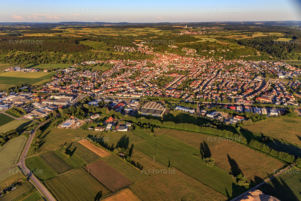 Luftbild: Ortsansicht von Westen in Weingarten im Bundesland Baden-Württemberg in Deutschland. Foto: IMG_115239.jpg vom 13.06.2019 durch Werner Riehm/FLY-FOTO.de