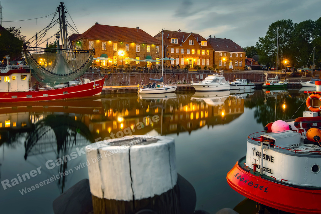 015 Hooksiel Alter Hafen - 29-07-2019 -R Ganske | Onlineshop mit Bildern von Stränden, Häfen und Meer. Leinwände, Poster, Kalender und andere Materialien erhältlich. Kommerzielle Lizenzen möglich.  - Realisiert mit Pictrs.com