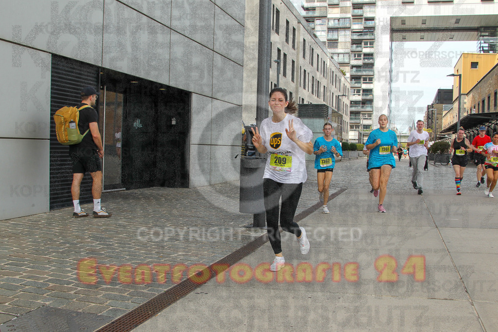 250920_1327_EV4_5616 | Sportfotografie im Rhein-Sieg Kreis, Köln, Bonn, NRW, Rheinland Pfalz, Hessen, etc. Unser Tätigkeitsfeld umfasst den Laufsport vom Volkslauf über den Marathon, Duathlon, Triathon bis zum Ultralauf wie Kölnpfad Ultra oder Schindertrail.
