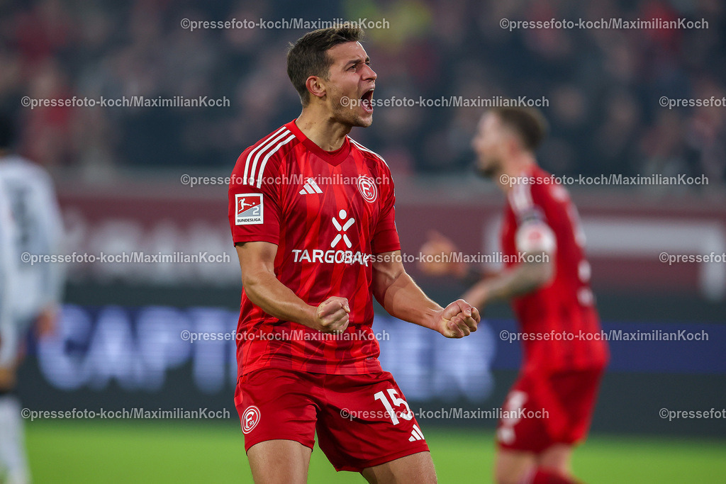Due09112401068 | 09.11.2024, Fußball, Fortuna Düsseldorf - SC Paderborn 07, 2. Bundesliga, Merkur Spiel-Arena, Saison 2024 2025: Torjubel nach dem 1:0 für Düsseldorf nach EIgentor von Felix Götze (Paderborn #20). Tim Oberdorf (Fortuna Düsseldorf #15) steht erleichtert jubelnd auf dem SpielfeldDFB regulations prohibit any use of photographs as image sequences and or quasi-video.