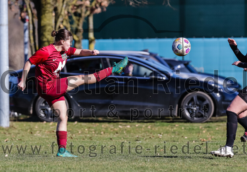 2024-02-25_042_FC_Schwaig_gegen_TSV_Eching | Oberding, Deutschland, 25.02.2024:
Fußball, Bezirksliga 2023 / 2024, Testspiel, FC Schwaig gegen TSV Eching, Endergebnis: 0:5

Medina Musliji (FC Schwaig, #5)

Foto: Christian Riedel / fotografie-riedel.net
