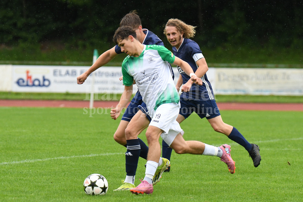SpVgg GW Deggendorf : FC Obernzell-Erlau | Lukas Semmler (SpVgg GW Deggendorf #19) - Realisiert mit Pictrs.com