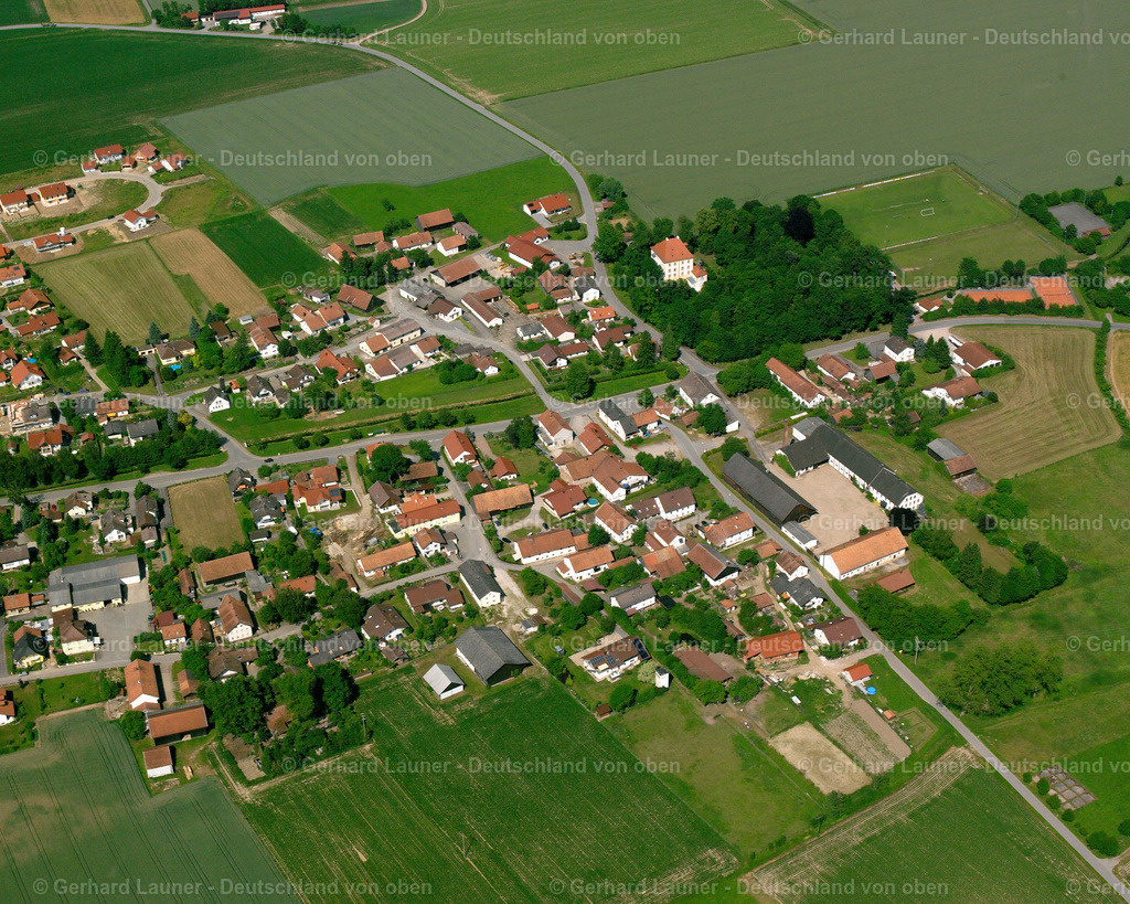 2518107 | Loham, Mariaposching