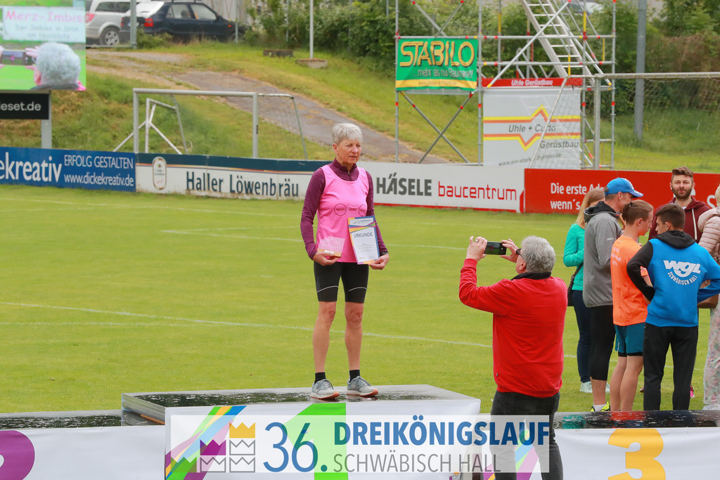 Siegerehrung Optima Sport Park | 3königslauf 2022 Siegerehrung - Realisiert mit Pictrs.com