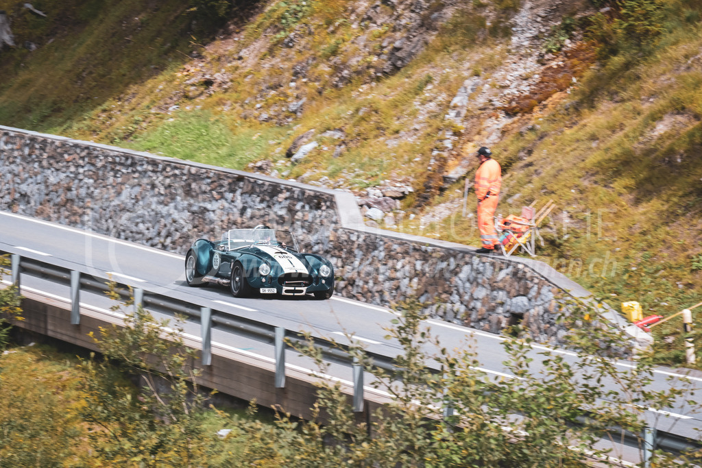21. Arosa ClassicCar 2025 - 7. =September= 2025 | Urs Stamm aus Schaffhausen (SUI) in einem AC Cobra aus dem Jahre 1967 mit Startnummer 605 am Arosa ClassicCar 2025 in der Kategorie Demo..@arosaclassiccar, @arosa.official, #arosaclassiccar, #arosa, #76curves, #classiccarBild: Sportfotografie Markus Aeschimann | www.markus-aeschimann.ch - Realisiert mit Pictrs.com