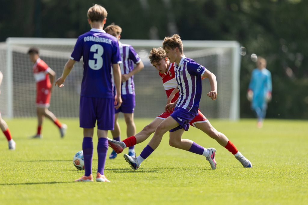 Fußball I Männer I 40. Pfingscup Hollage I 13018 | realhellocedii - Realisiert mit Pictrs.com