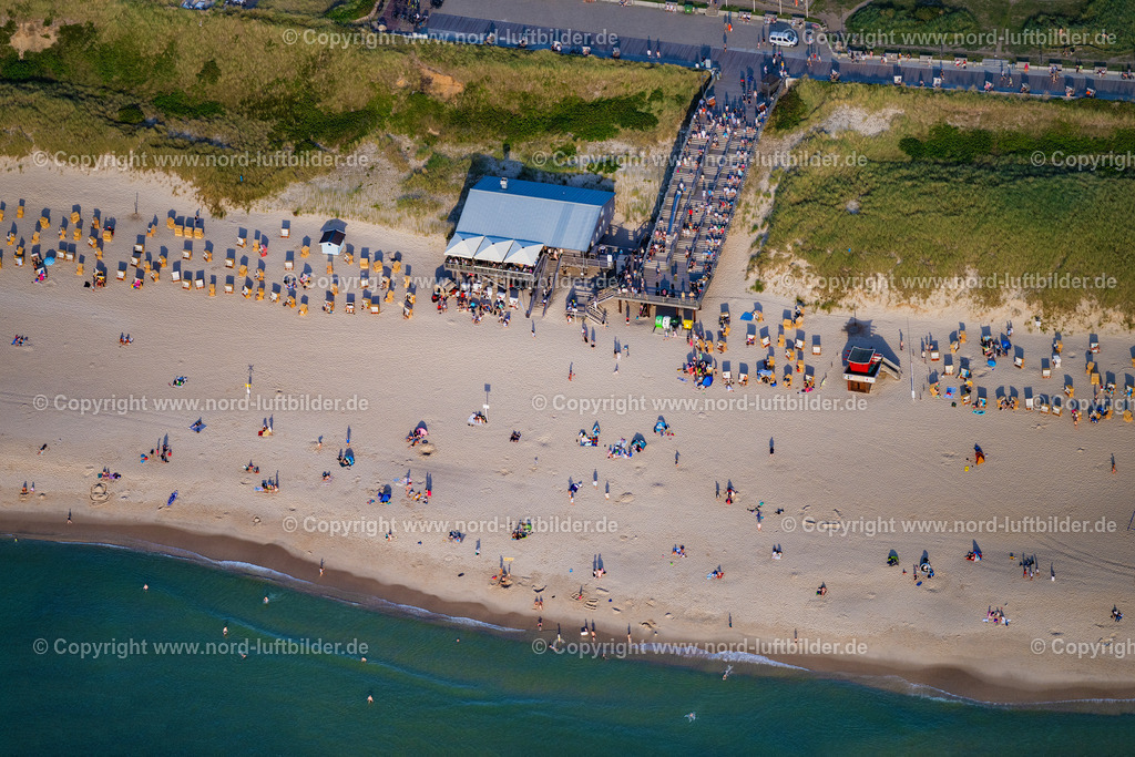 Sylt_Wenningstedt_Strand_Strandhafer_ELS_7036130825 | WENNINGSTEDT (SYLT) 13.08.2025 Gebäude des Restaurant " Strandhafer Strandwirtschaft " in Wenningstedt (Sylt) auf der Insel Sylt im Bundesland Schleswig-Holstein, Deutschland. // Building of the restaurant " Strandhafer Strandwirtschaft " in Wenningstedt (Sylt) at the island Sylt in the state Schleswig-Holstein, Germany. Foto: Martin Elsen