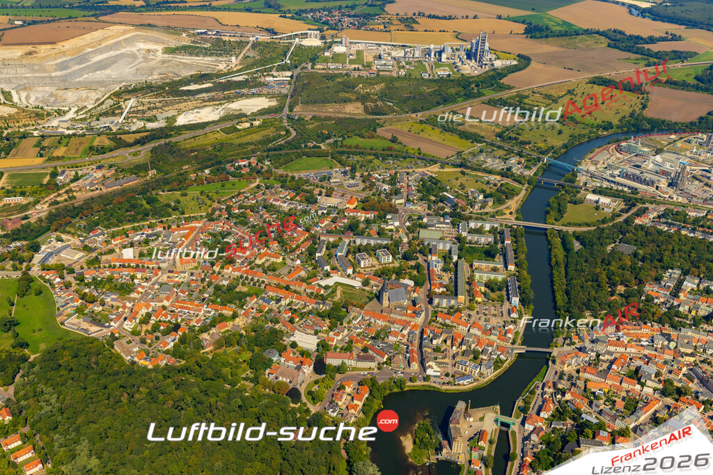 Schöne Luftaufnahme als Geschenk in Bergstadt Bernburg - Die Luftbildaufnahme wurde 2025 vom UL-Flugzeug heraus erstellt ( keine Drohne ) - Hochauflösende Luftaufnahme -Nicht vergleichbar mit Google Maps oder Satelittenbilder- Die Geschenkidee !Mit Lizenz und Bildrechte bestellbar