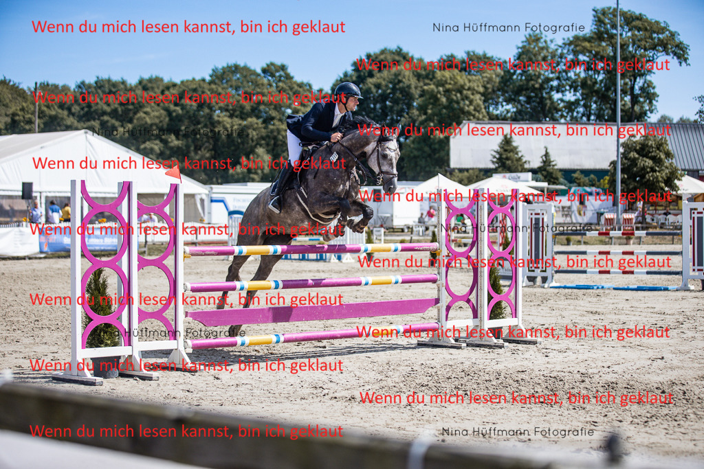 BK1A6513 | Turnierbilder Turnierfotos Nina Hüffmann Turnierfotografie Pferdefotografie Tierzeichnung Haustierzeichnung Pferdezeichnung Hundezeichnung Videograf  - Realisiert mit Pictrs.com