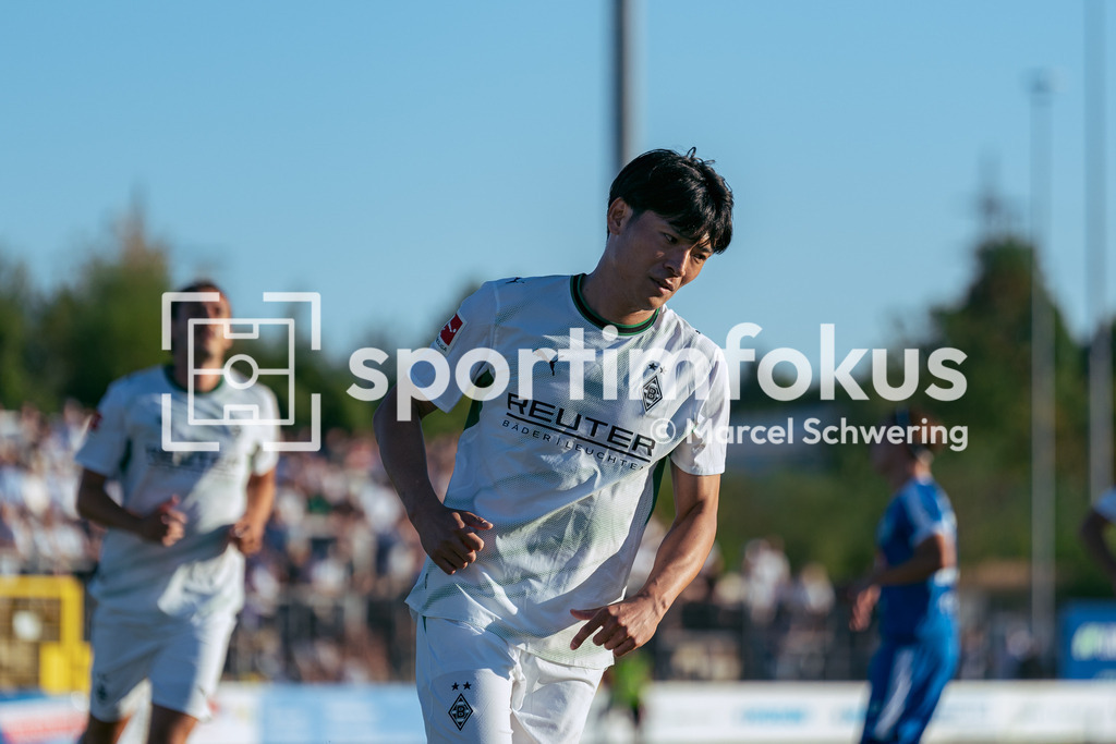 SSVg Velbert 02 – Borussia Mönchengladbach | Shuto Machino (Borussia Mönchengladbach) beim Torjubel zum 0:6. Testspiel zwischen der SSVg Velbert 02 und Borussia Mönchengladbach in Velbert, 12.08.2026. Endstand: 0:8. sportimfokus / Marcel Schwering - Realisiert mit Pictrs.com