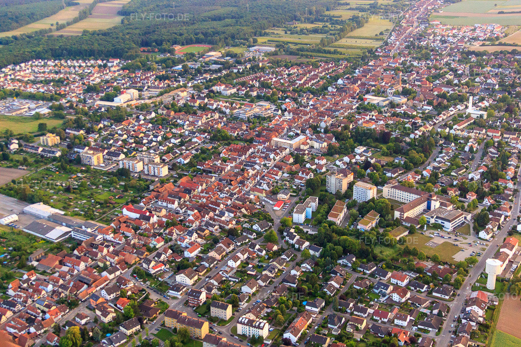 Luftbild: Stadtübersicht aus Nordosten in Kandel im Bundesland Rheinland-Pfalz in Deutschland. Foto: IMG_66500.jpg vom 30.05.2014 durch Werner Riehm/FLY-FOTO.de