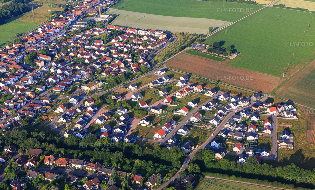 Luftbild: Neubaugebiet K2 in Kandel im Bundesland Rheinland-Pfalz in Deutschland. Foto: IMG_148358.jpg vom 17.06.2025 durch Werner Riehm/FLY-FOTO.de