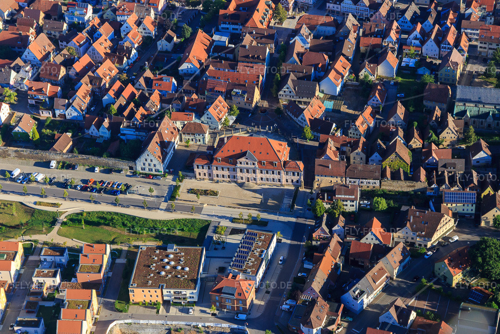 Luftbild: Stadionsches Schloss an der Bleichwiese in Bönnigheim im Bundesland Baden-Württemberg in Deutschland. Foto: IMG_093817.jpg vom 23.08.2016 durch Werner Riehm/FLY-FOTO.de