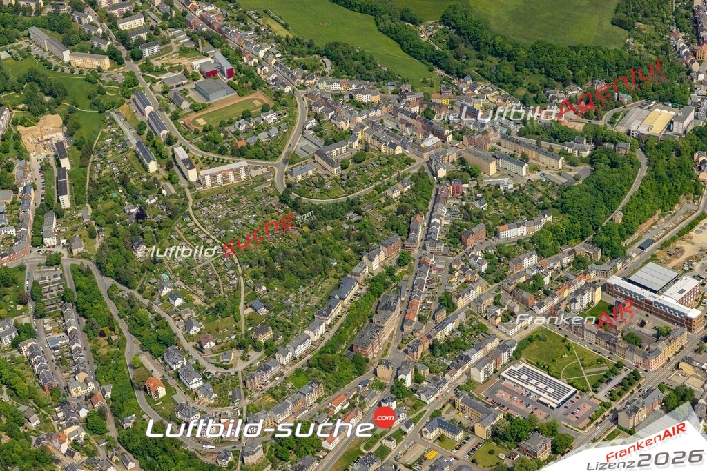 Das Luftbild der Stadt Greiz wurde 2022 vom Flugzeug heraus erstellt (keine Drohnen-Aufnahmen) Aufnahmehöhe ca.450 Meter- hohe Bildauflösung und Druck-Qualität. Garantiert!