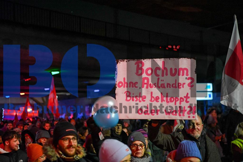 Weihnachtssingen im Stadion | {headline}



(Foto: Christian Schnaubelt / BOND)

 - Realisiert mit Pictrs.com