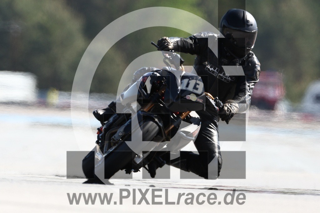 0113-20240509_03177 | Schöne Erinnerungen an spannende Momente - das festzuhalten ist unser Job. PIXELrace.de ist seit 2003 auf den Rennstrecken Europas unterwegs um die Action draußen beim Fahren und die wunderbare Stimmung imm Fahrerlager für euch einzufangen.
