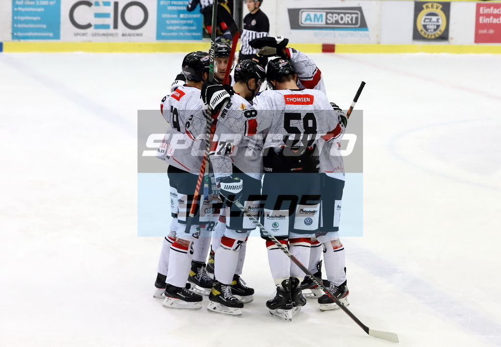 Torjubel Crocodiles | Torjubel Crocodiles - Realisiert mit Pictrs.com